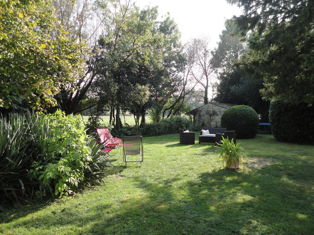 Les 2 Madeleine Bed & Breakfast Saint-Saturnin-du-Bois Exterior photo