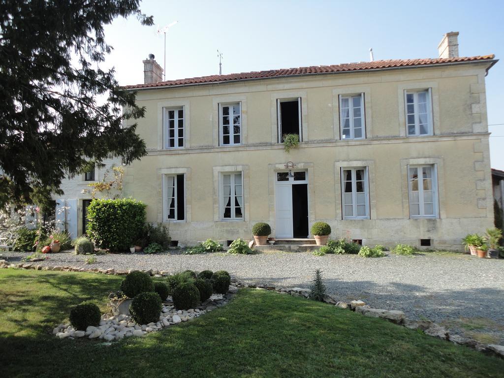 Les 2 Madeleine Bed & Breakfast Saint-Saturnin-du-Bois Exterior photo