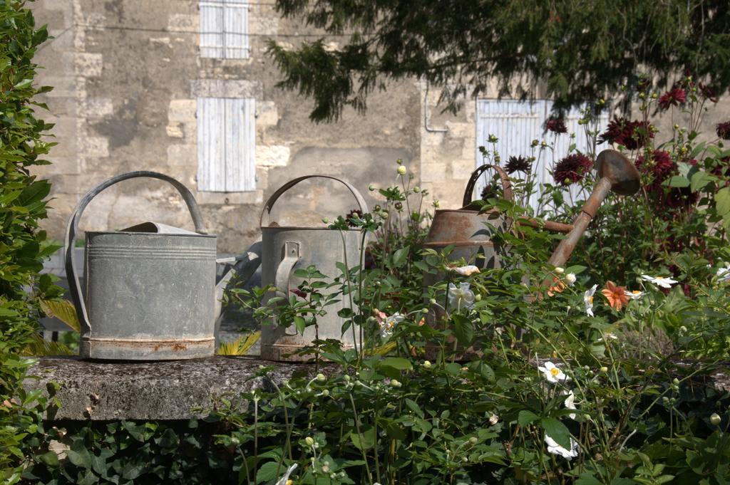 Les 2 Madeleine Bed & Breakfast Saint-Saturnin-du-Bois Exterior photo