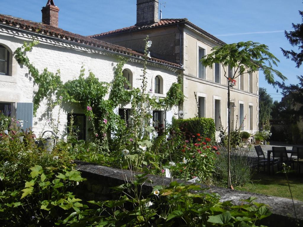 Les 2 Madeleine Bed & Breakfast Saint-Saturnin-du-Bois Exterior photo