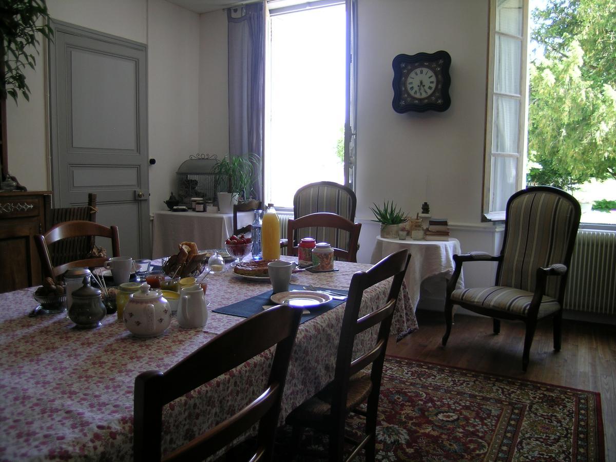 Les 2 Madeleine Bed & Breakfast Saint-Saturnin-du-Bois Exterior photo