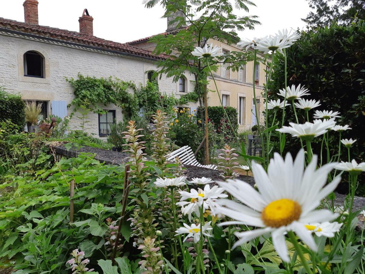 Les 2 Madeleine Bed & Breakfast Saint-Saturnin-du-Bois Exterior photo
